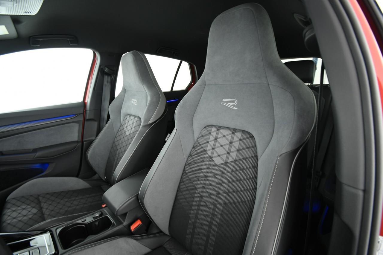 Volkswagen Golf 1.5 eTSI 130 CV EVO ACT DSG R-Line