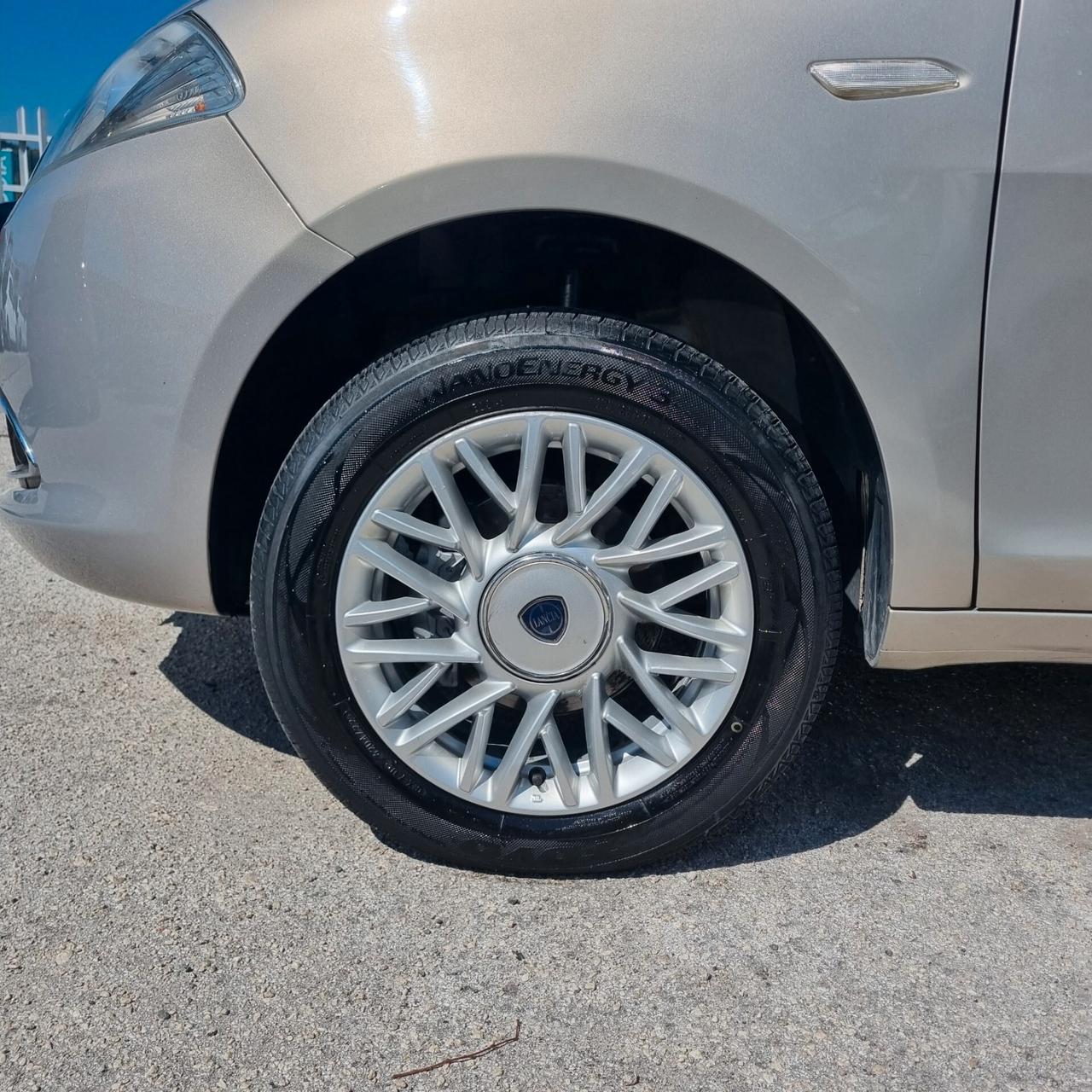 Lancia Ypsilon 0.9 TwinAir 85 CV 5 porte Metano Ecochic Elefantino