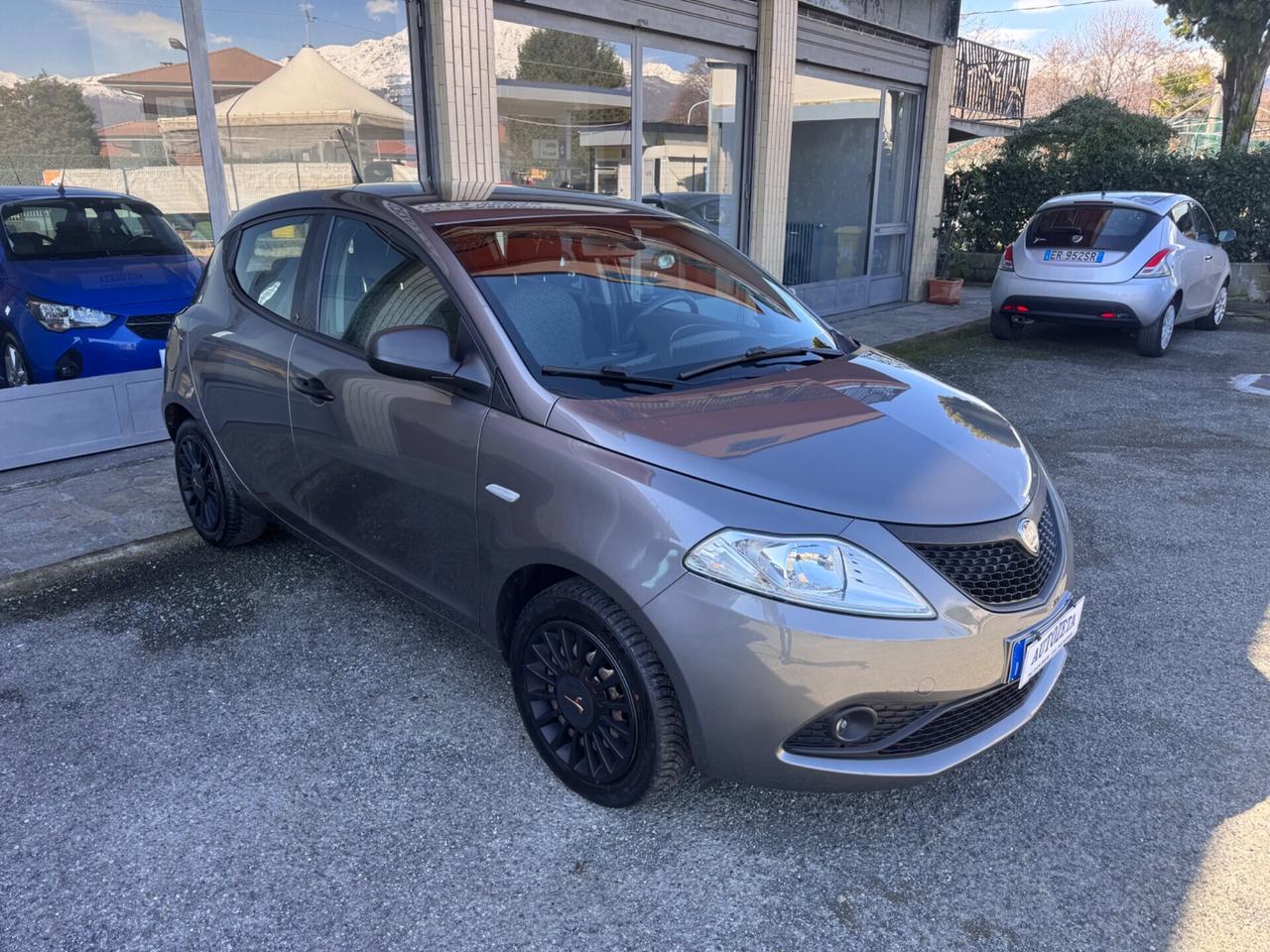 Lancia Ypsilon 1.2 69 CV 5 Black and Noir