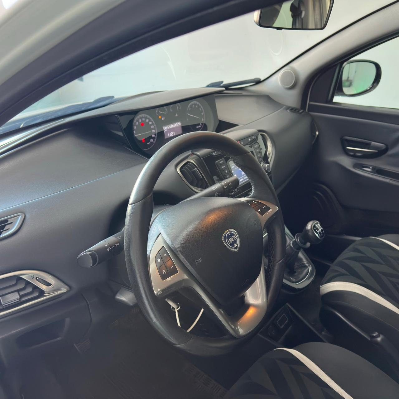 Lancia Ypsilon 1.2 69 CV 5 porte Gold my18