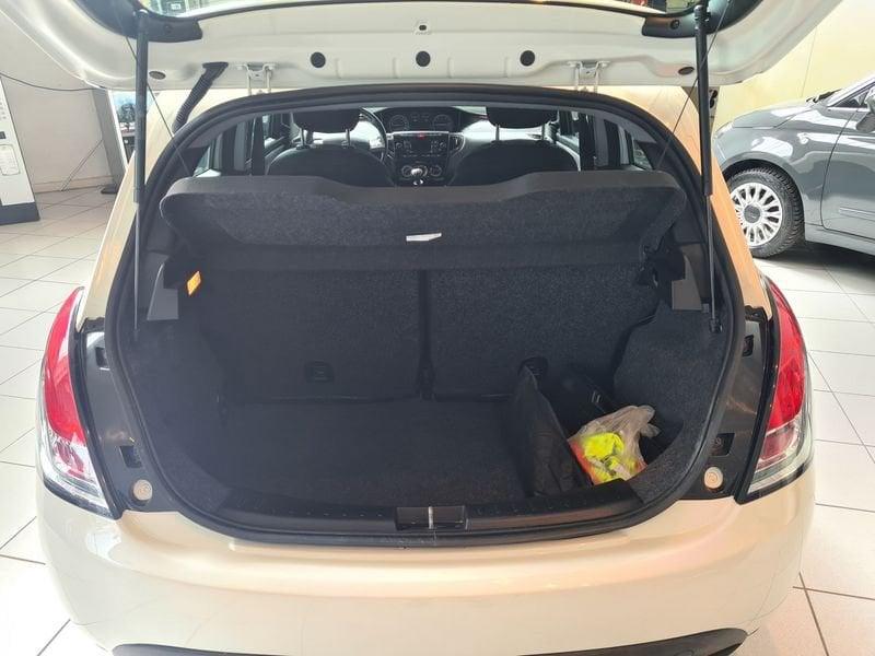 Lancia Ypsilon 1.2 69cv Elefantino Blu