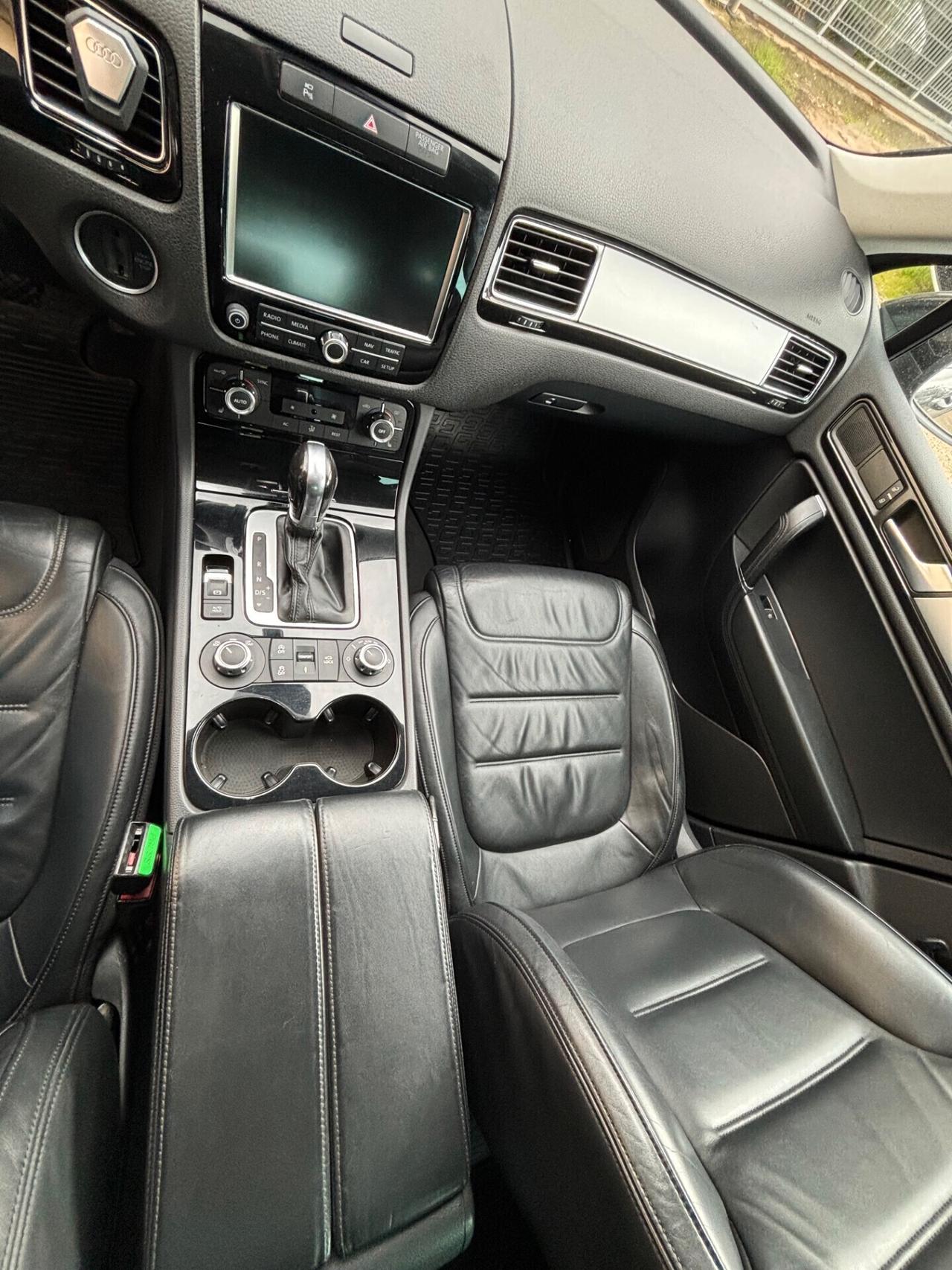 Volkswagen Touareg R-Line Fari LED
