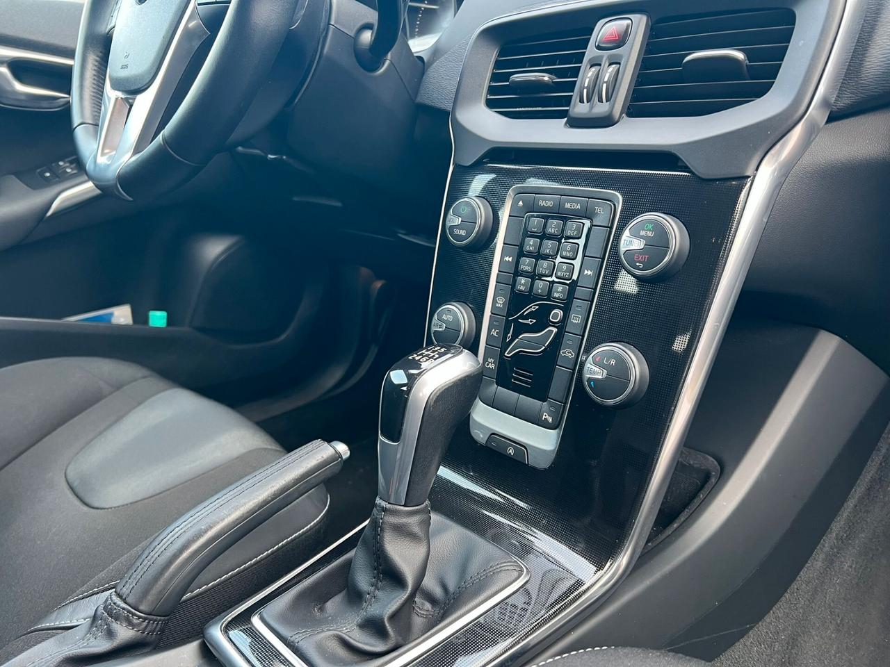 Volvo V40 D2 R-design Momentum 2016