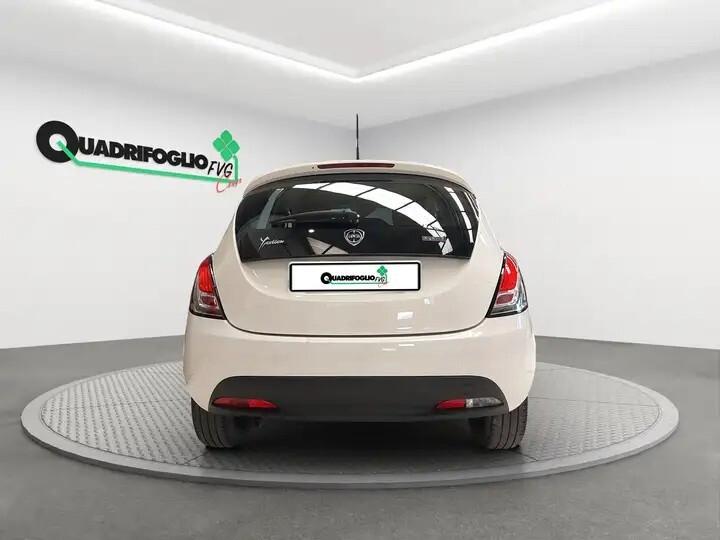 Lancia Ypsilon 1.0 FireFly 5 porte S&S Hybrid Silver