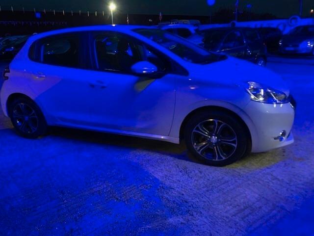 Peugeot 208 1.4 HDi 68 CV 5 porte Access