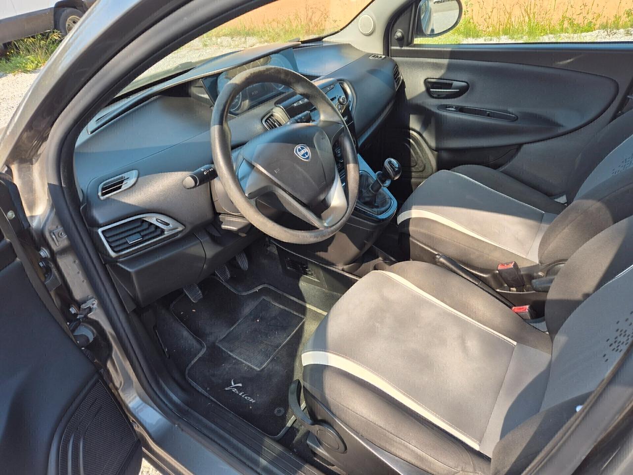 Lancia Ypsilon 1.2 Neopatentati 2015