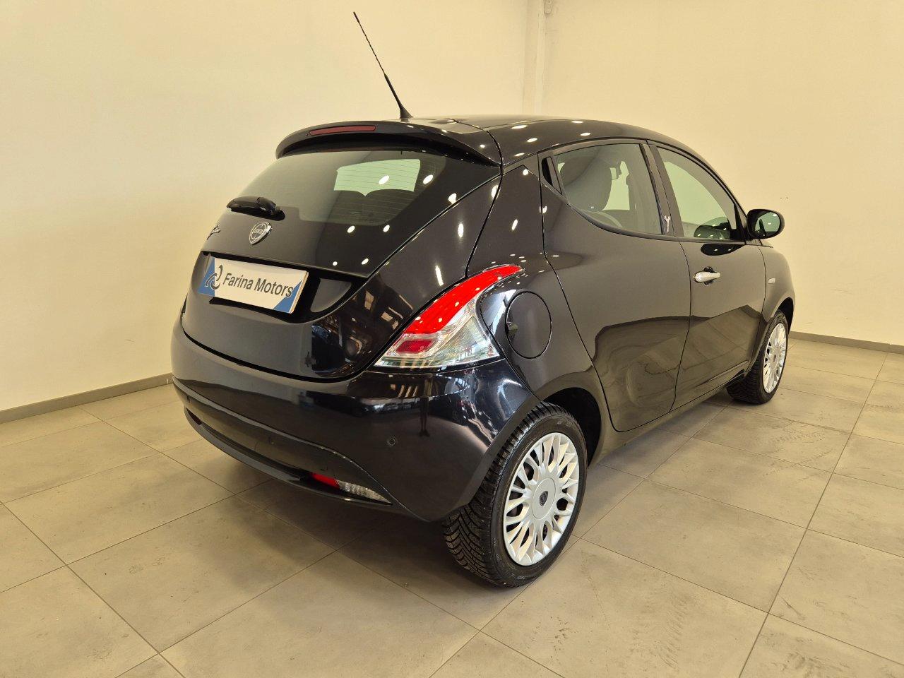 Lancia Ypsilon 5 porte 1.2 Silver 69cv - NEOPATENTATI - Sens. Post. - Bluetooth