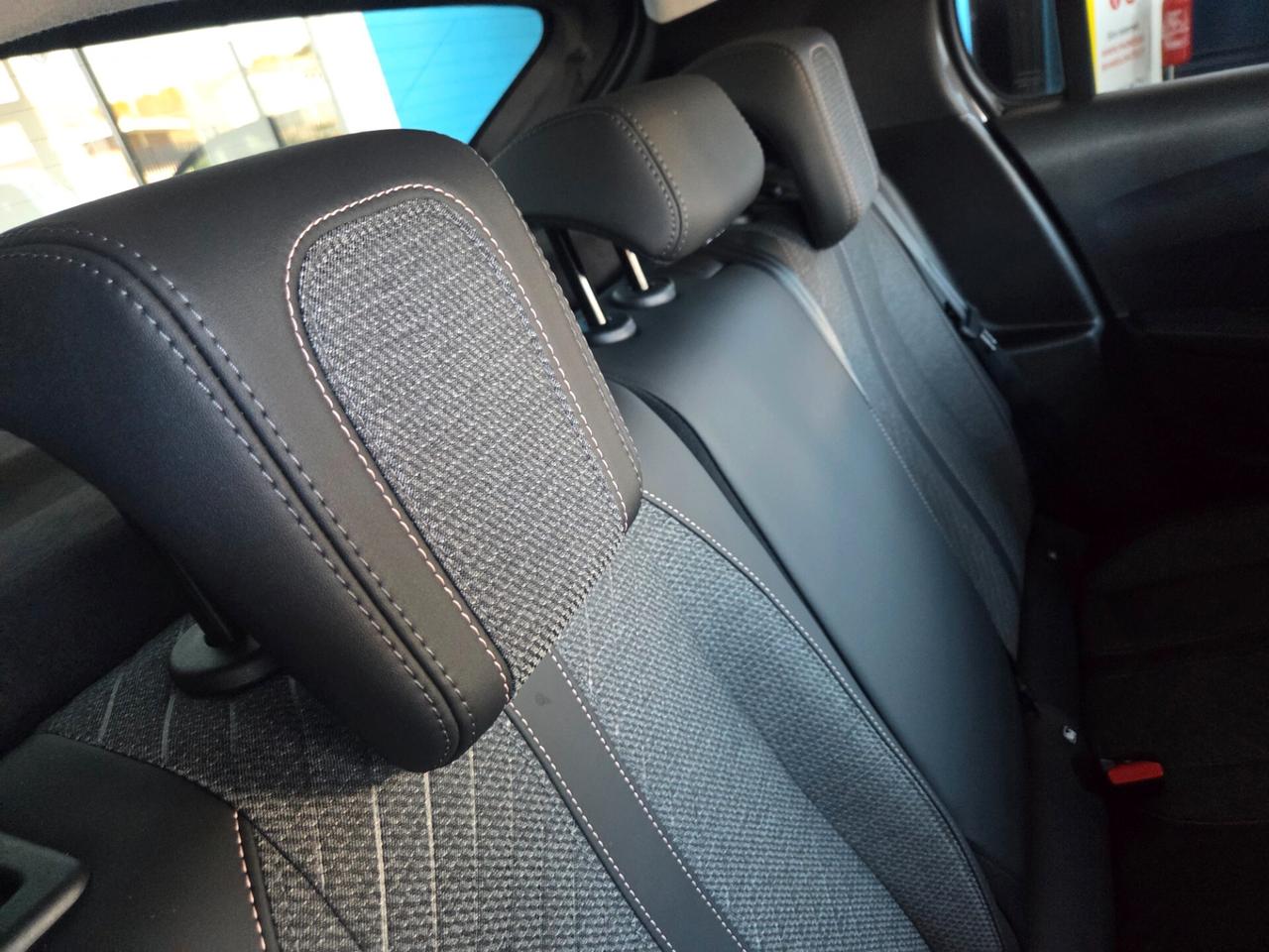 Peugeot 208 Allure 100 Cv Km0 nessun obbligo finanziario !
