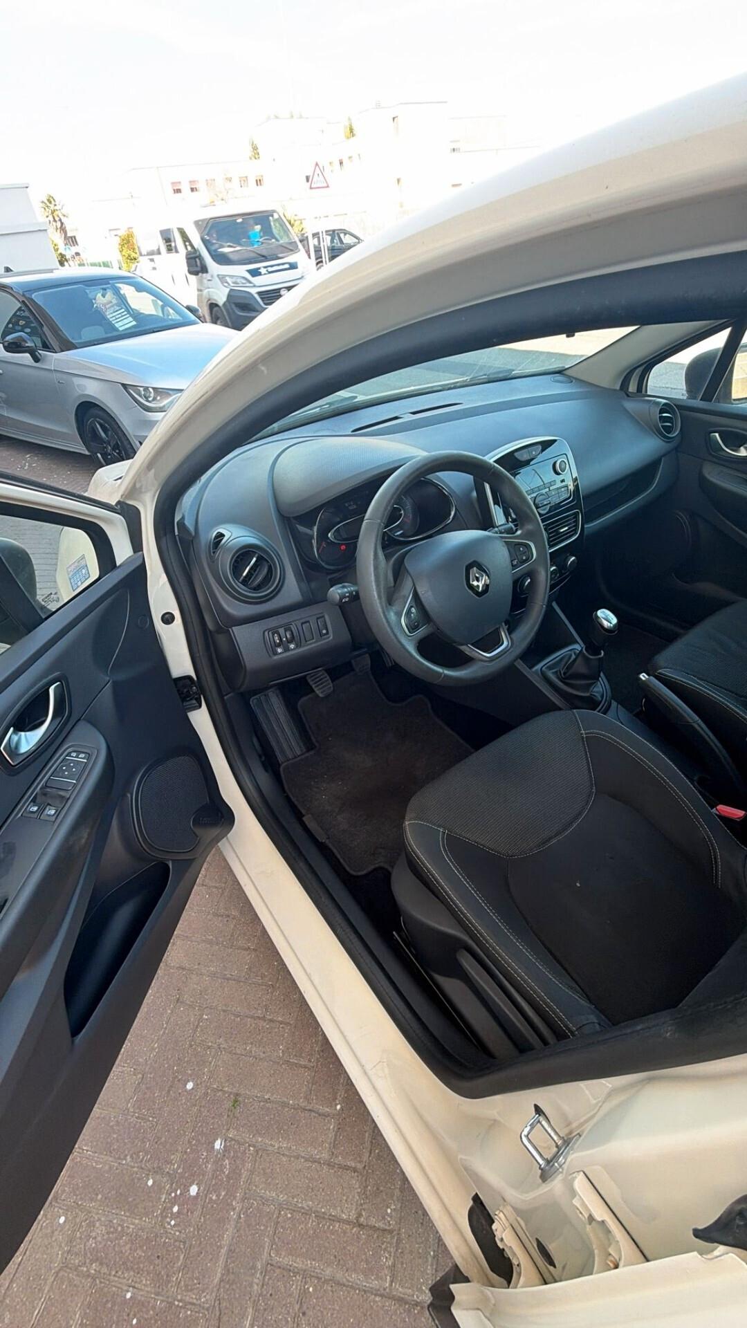 Renault Clio dCi 8V 75 CV 5 porte Moschino Intens