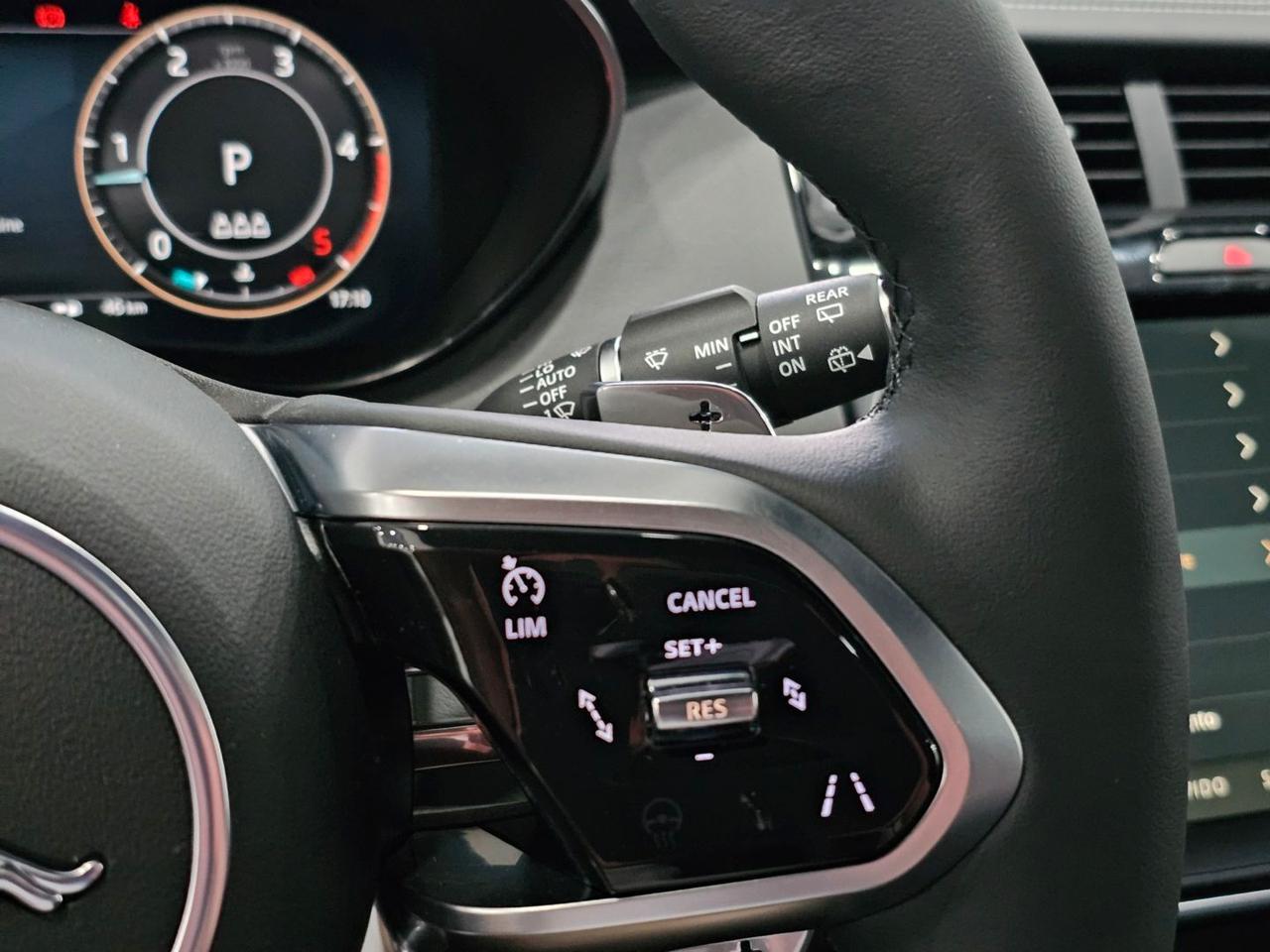 Jaguar E-Pace R-Dynamic SE Navi Camera Tetto C.20" LED BlackPack