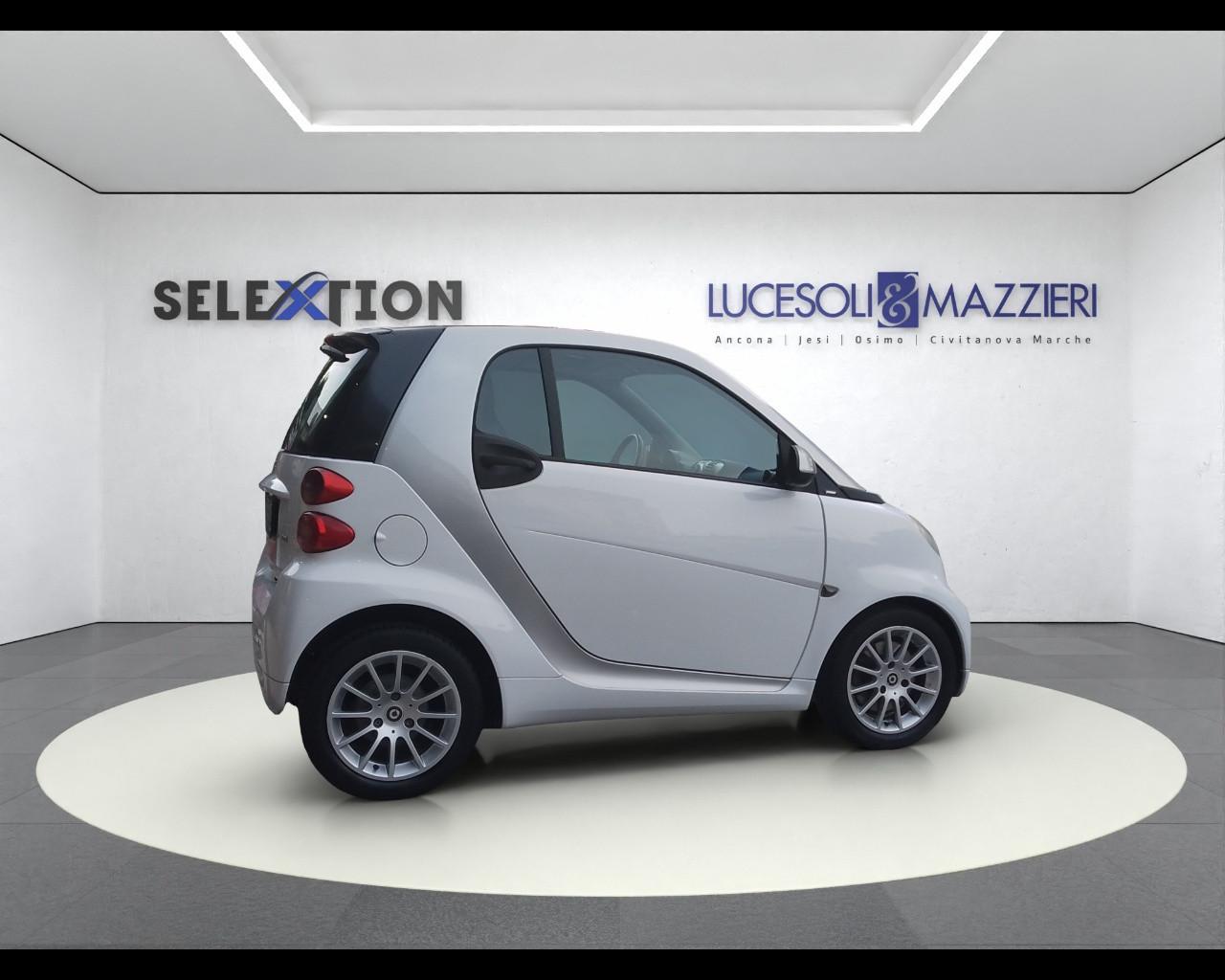 SMART fortwo 2ª serie - fortwo 1000 52 kW MHD coupé passion