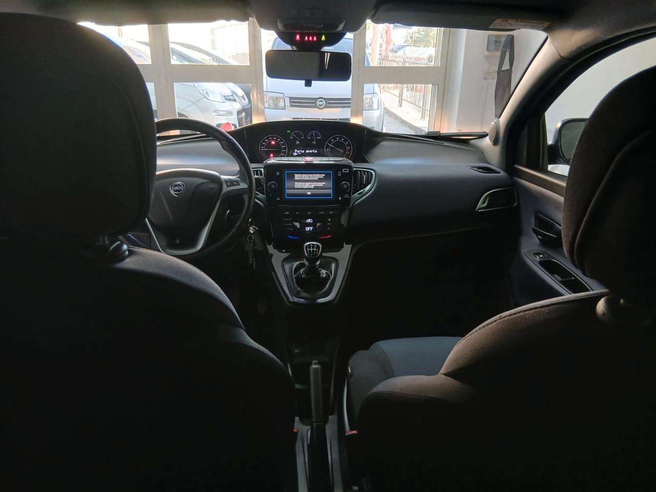 Lancia Ypsilon 1.0 FireFly 5 porte S&S Hybrid Platino
