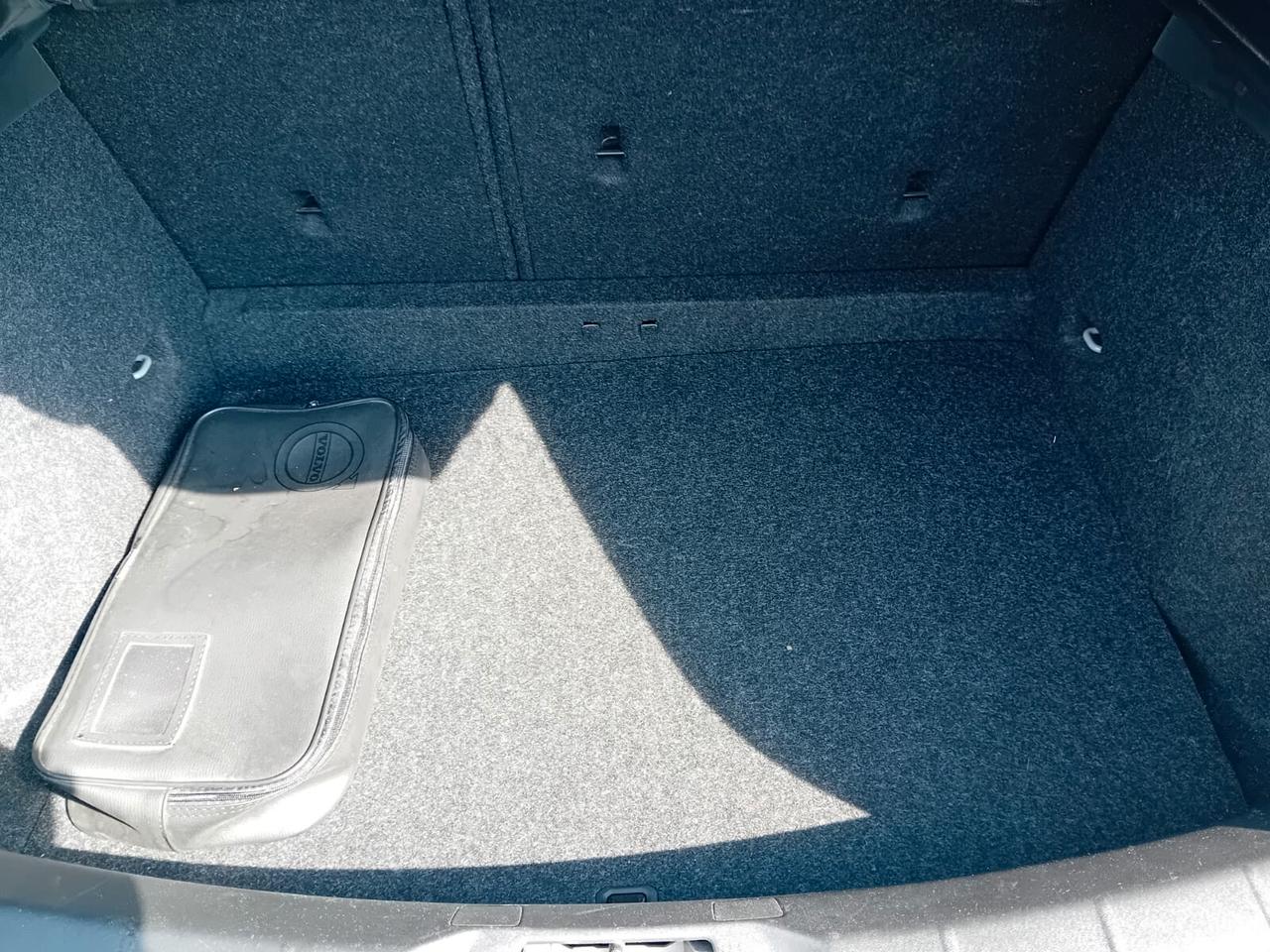 Volvo V40 2.0 d2 Momentum my17 E6