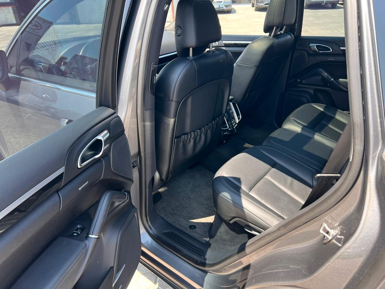 Porsche Cayenne 3.0 Diesel 245CV no superbollo