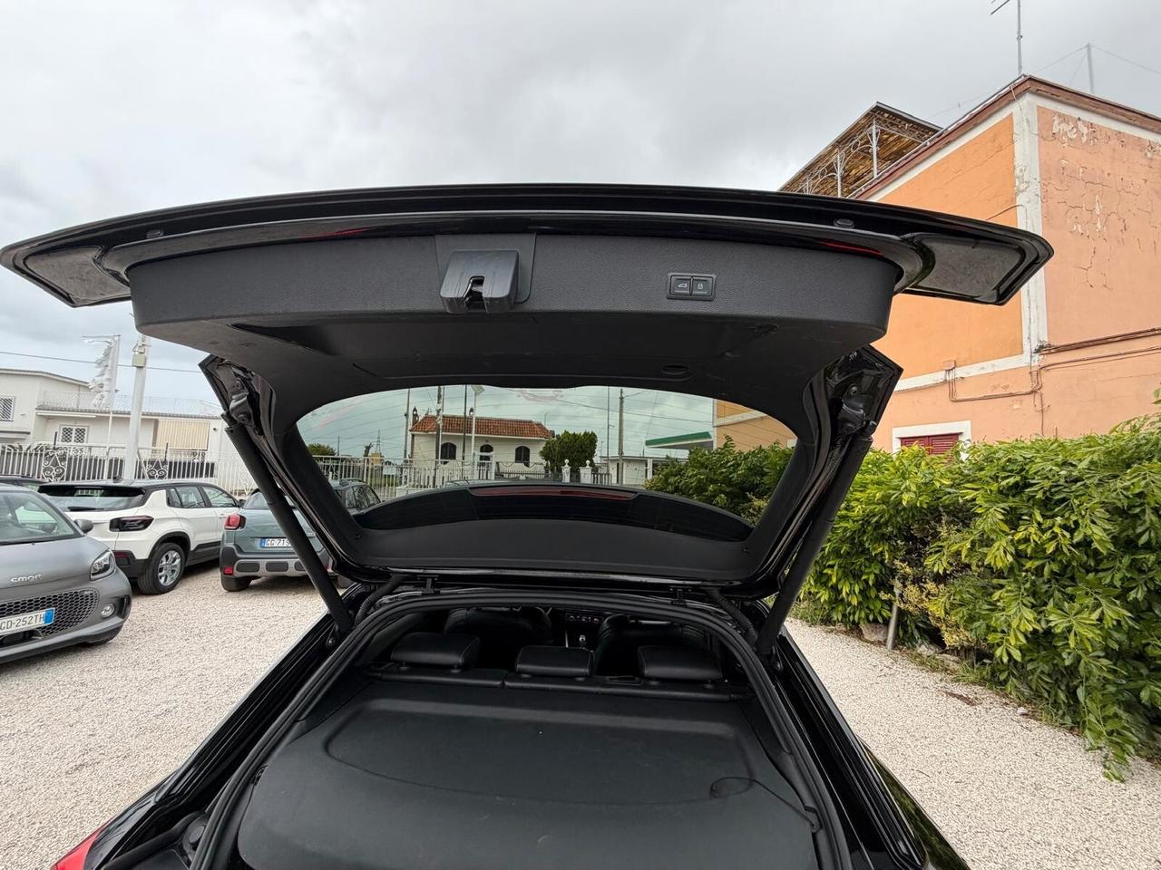 Audi Q2 35 TDI quattro S tronic Identity Black