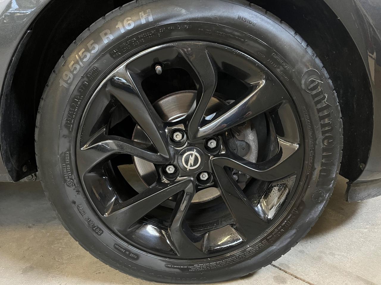 Opel Corsa 1.4 90CV GPL Tech 5 porte b-Color