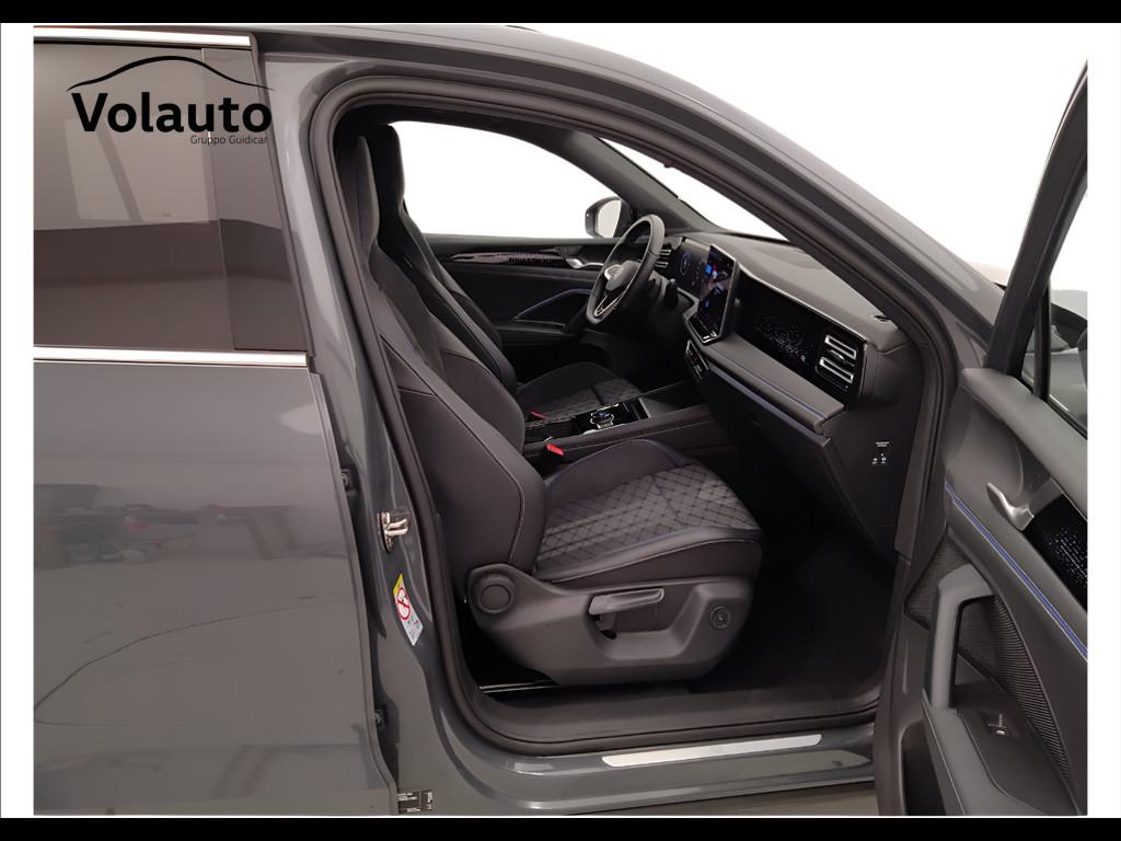 VOLKSWAGEN Tiguan III 2024 - Tiguan 2.0 tdi R-Line 150cv dsg