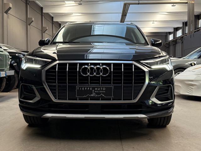 AUDI Q3 35 TDI S tronic Identity Black
