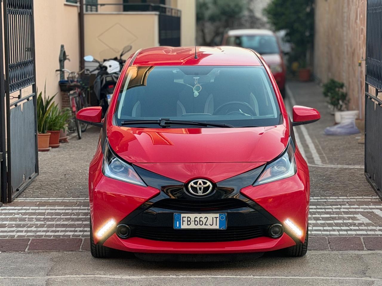 Toyota Aygo 1.0 VVT-i 69 CV 5 porte x-cool