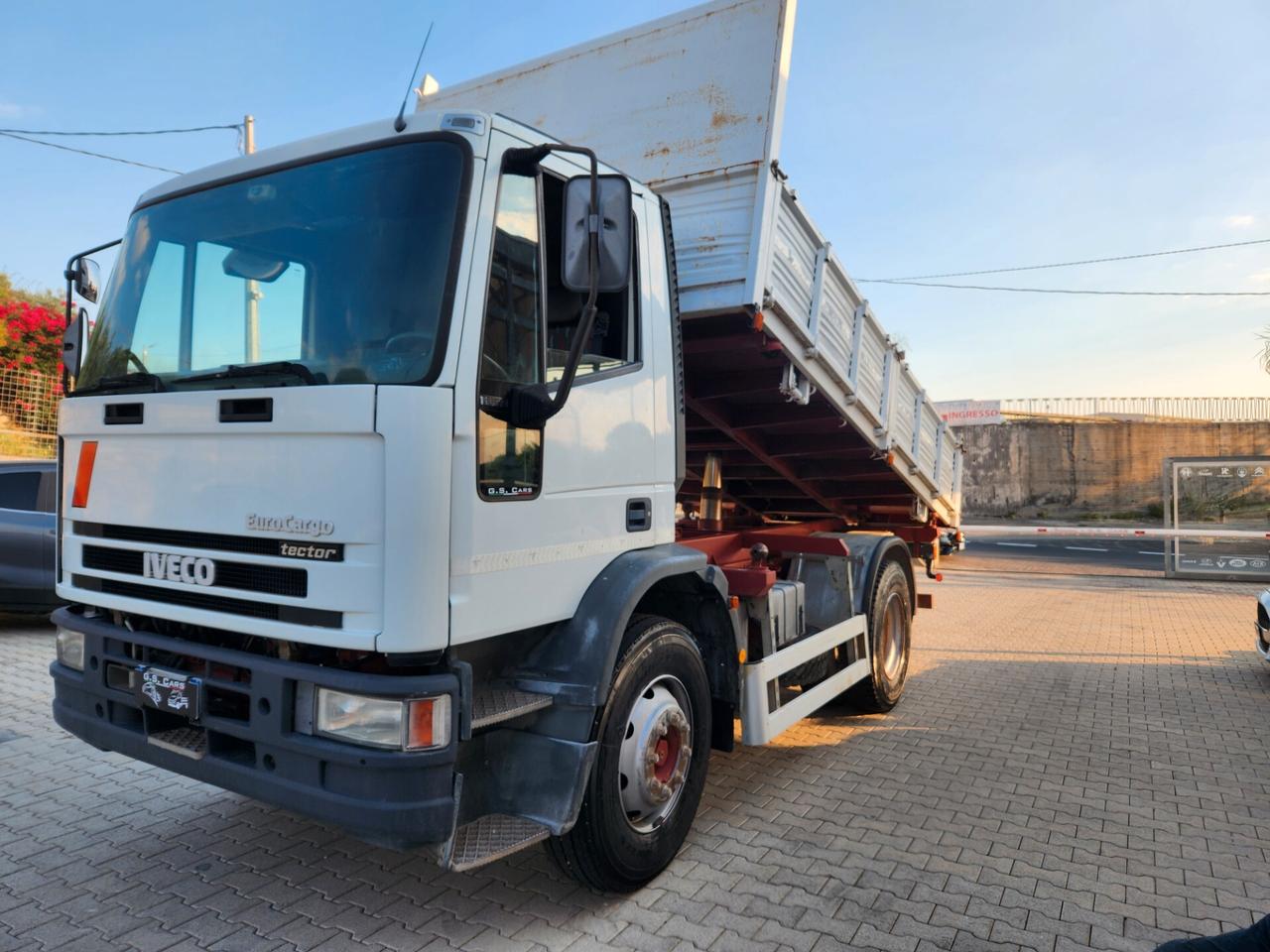 150E24 TIPPER RIBALTABILE TRILAT