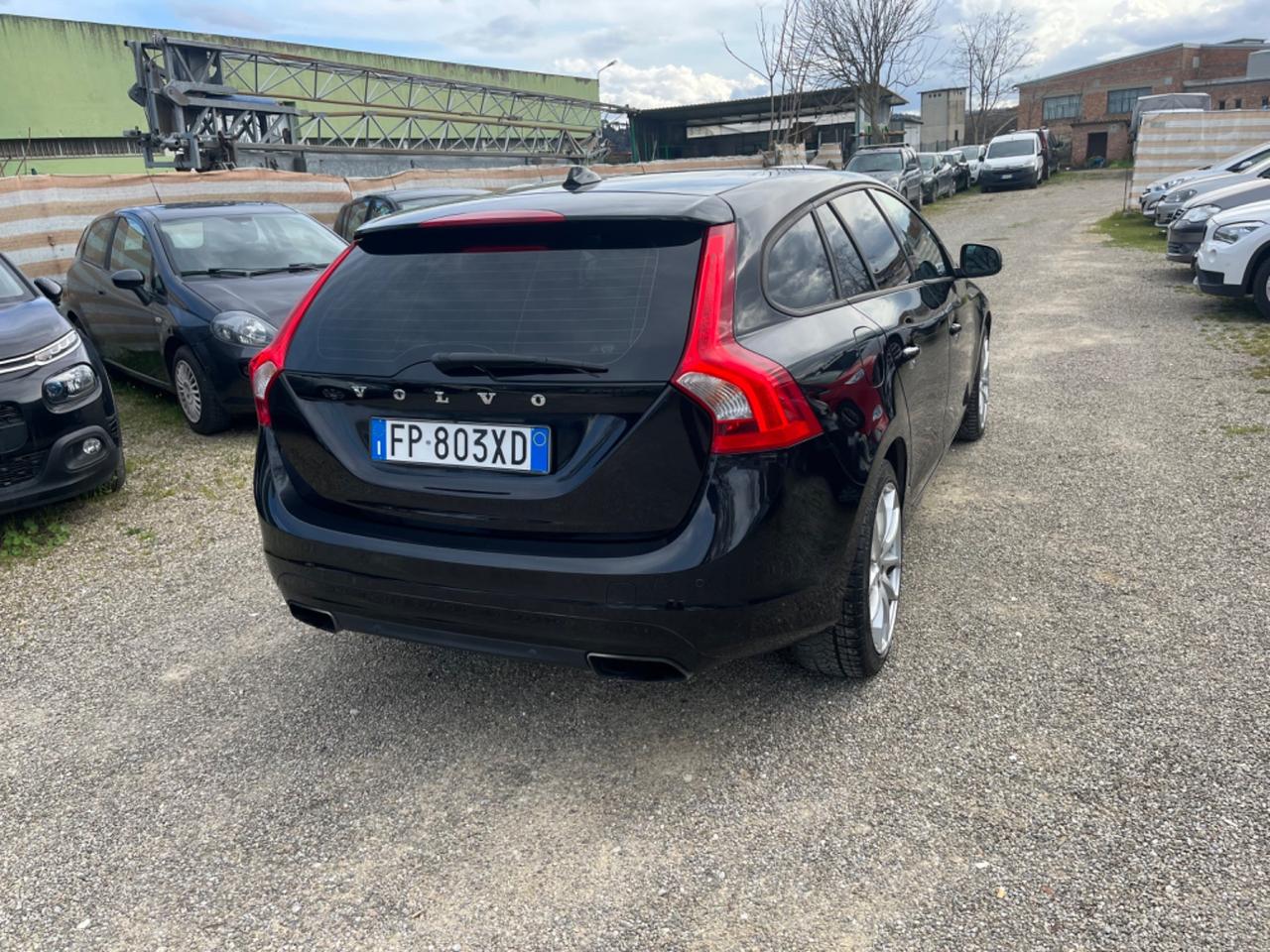 Volvo V60 D3 Geartronic R-design 2018 2.0 DIESEL 108.000 KM