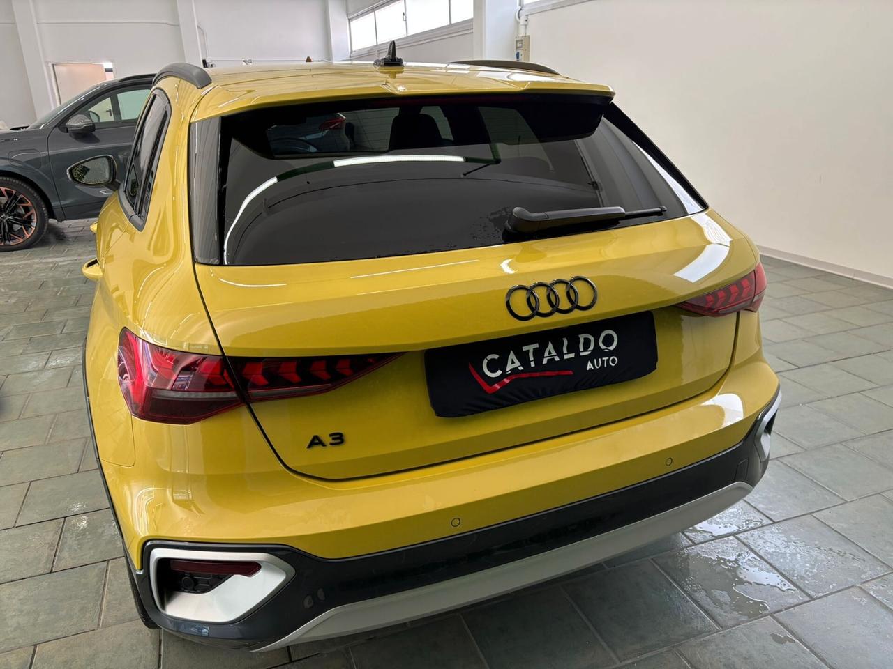 Audi A3 allstreet 35 TFSI S tronic Identity Contrast