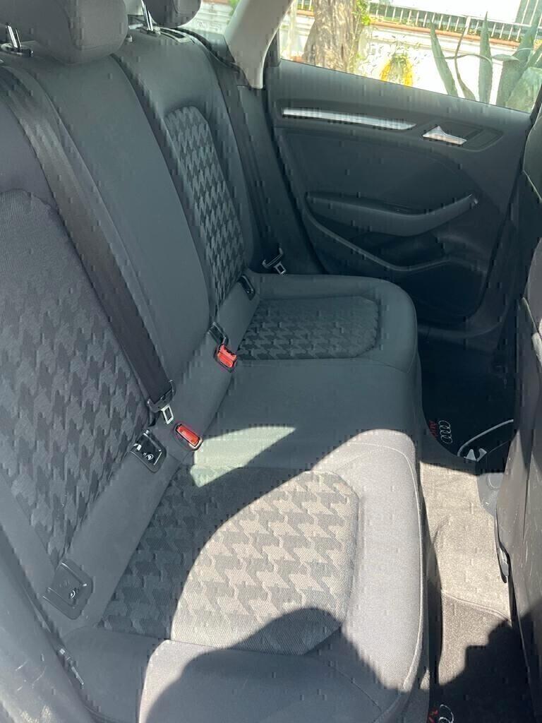 Audi A3 1.6 TDI Ambition GUIDA INGLESE