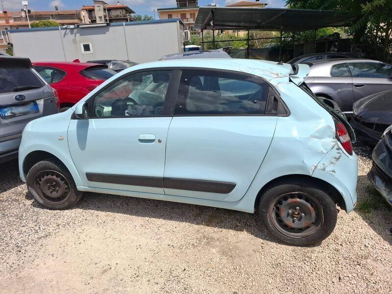RENAULT TWINGO 900 BENZINAGPL 2019 SINISTRATA