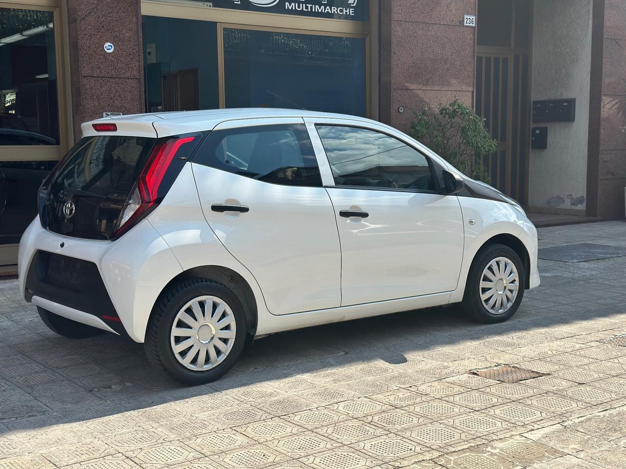 Toyota Aygo Connect 1.0 VVT-i 72 CV 5 porte x-play