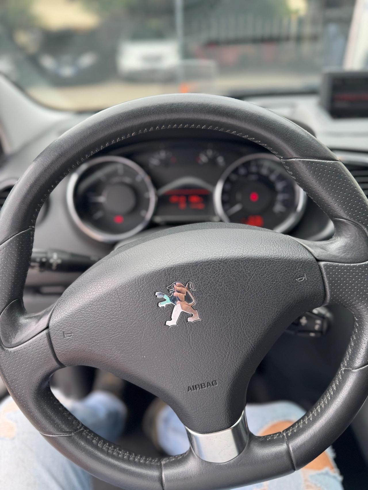 Peugeot 3008 1.6 HDi 112CV Allure