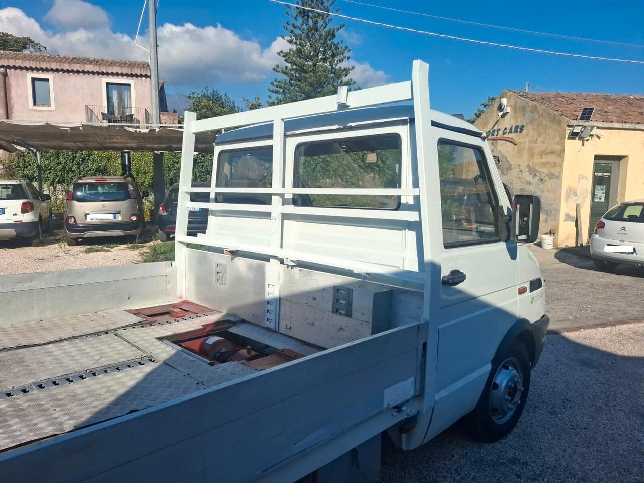 Iveco Daily 35.8 2.5 Diesel USO CARROATTREZZI