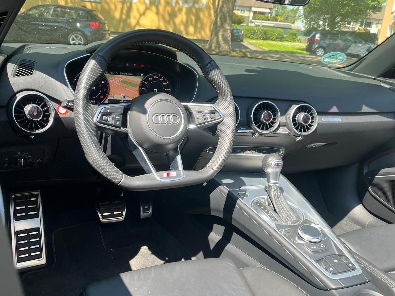 Audi TT TTS Roadster TFSI quattro S tronic sport attitude