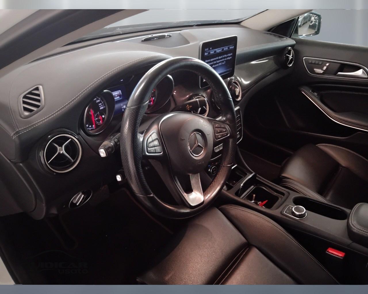 Mercedes-Benz GLA-X156 2017 - GLA 180 Night Edition auto