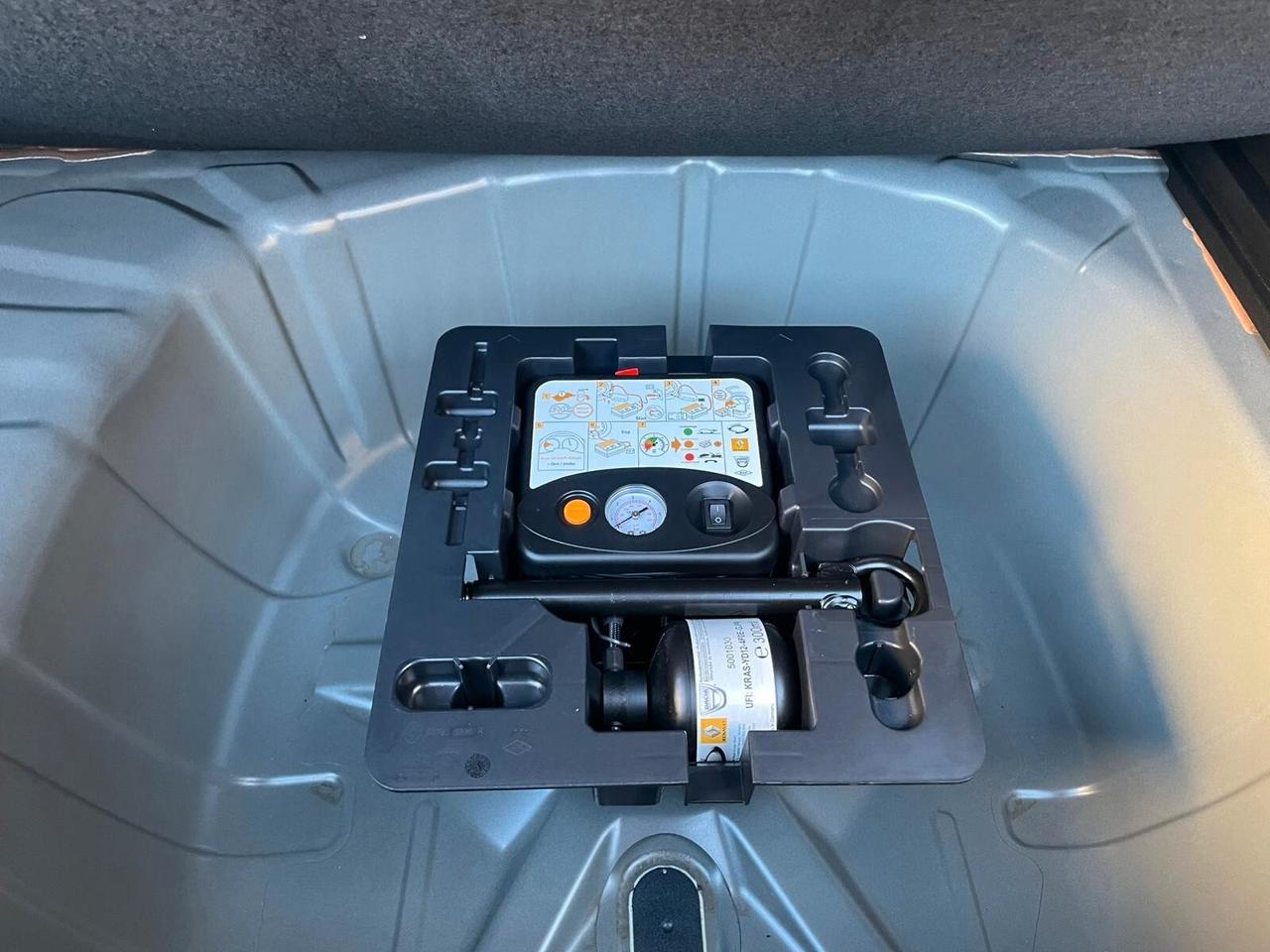 Renault Captur MITSUBISHI ASX 1.3 INVITE MHEV Evolution