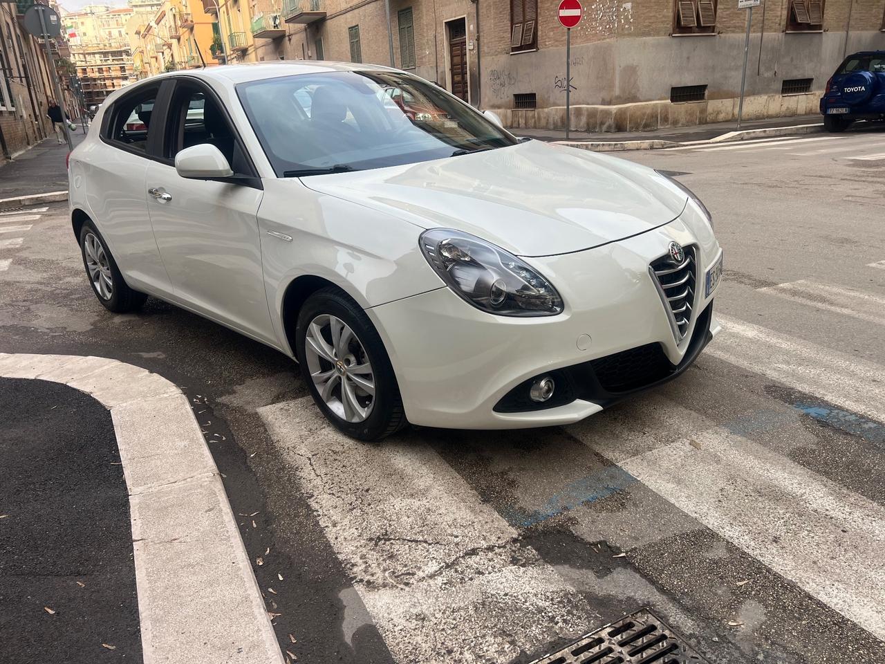 Alfa Romeo Giulietta 1.6 JTDm-2 105 CV Distinctive