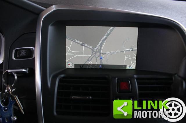 VOLVO XC60 2.0 D4 R-DESIGN MOMENTUM GT-8