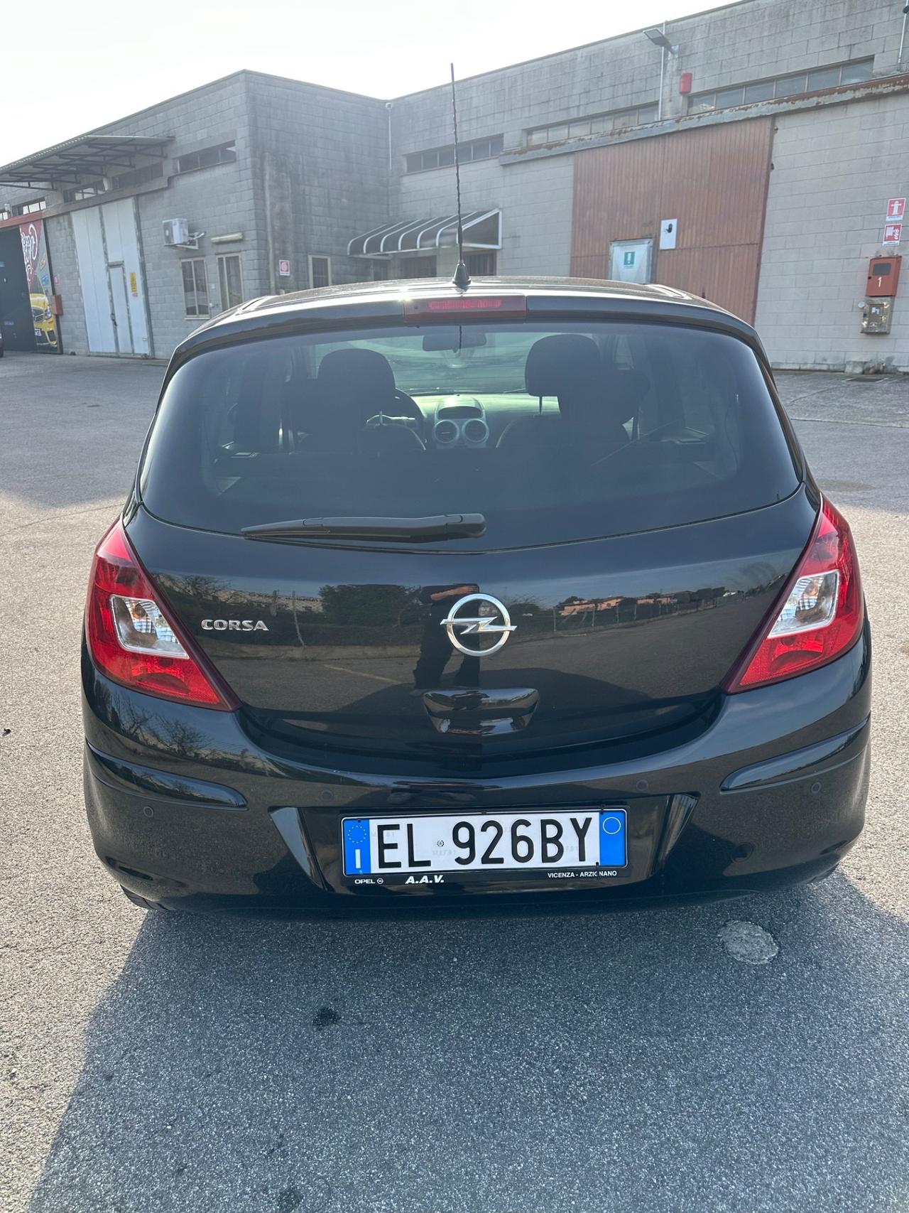 Opel Corsa 1.2 5 porte Cosmo 119.000km euro
