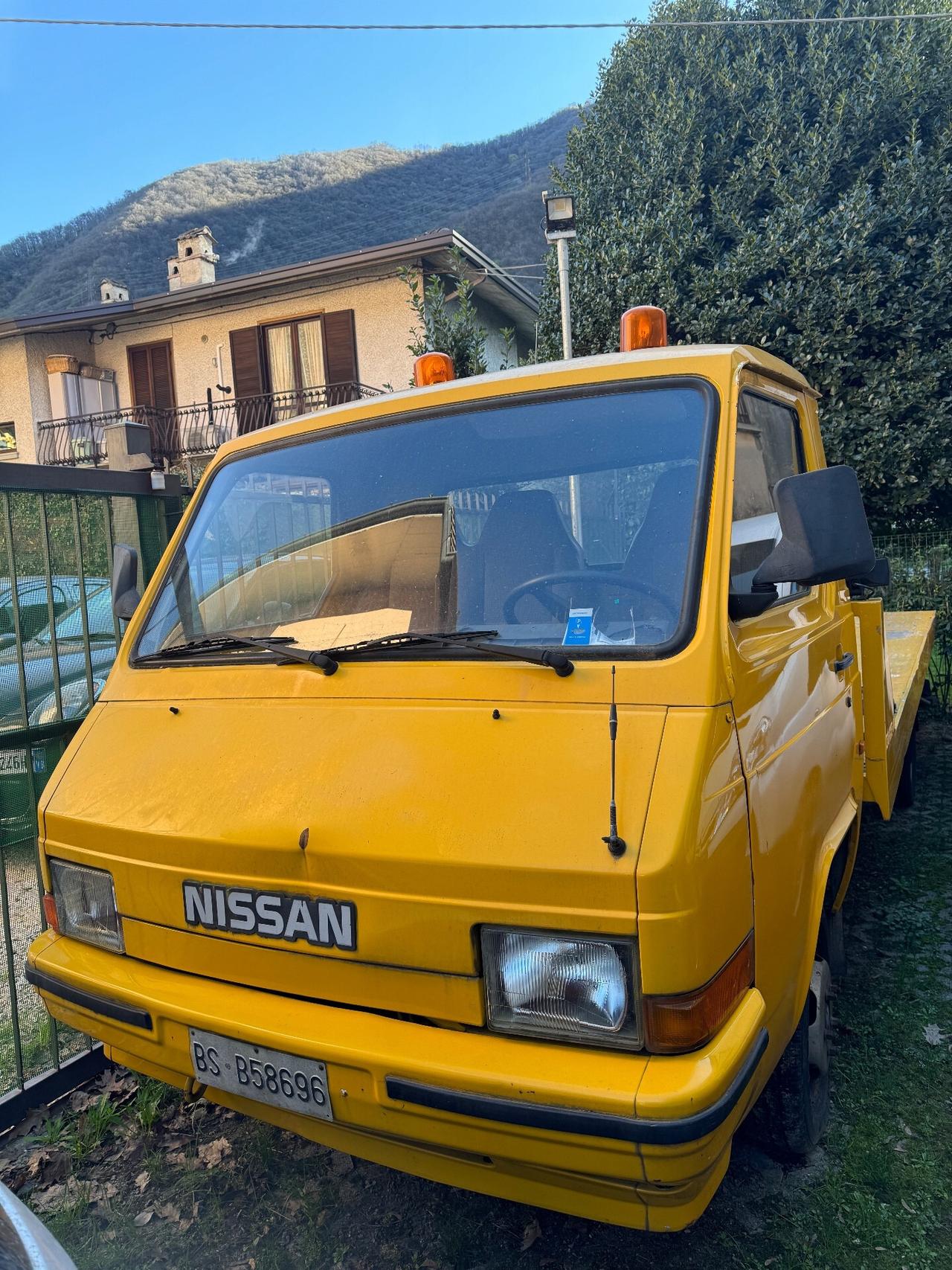 Nissan Trade CARRO ATTREZZI