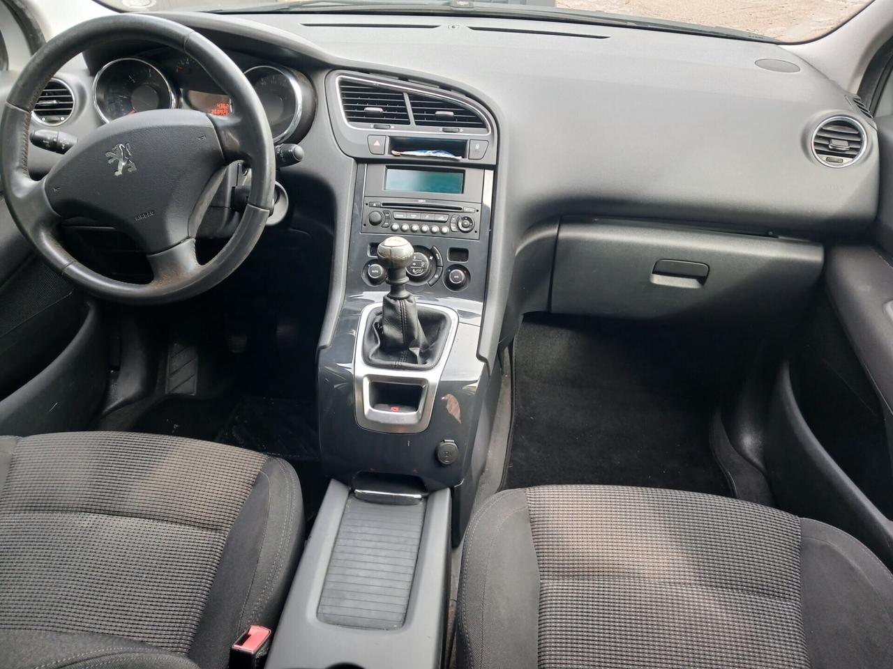 Peugeot 5008 1.6 HDi 7 POSTI