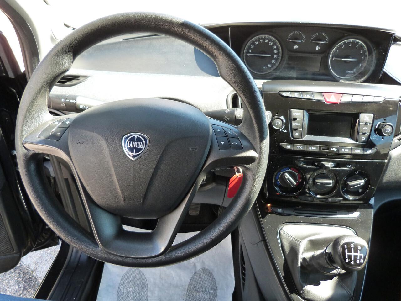 Lancia Ypsilon 1.0 S&S Hybrid Silver