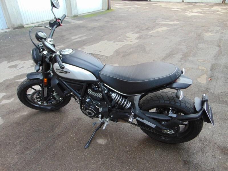 Ducati Scrambler Icon Dark