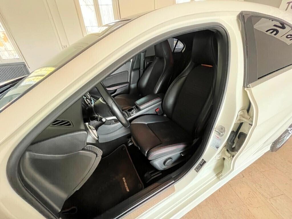 MERCEDES-A 180d Premium my16 - Per Neopatentati