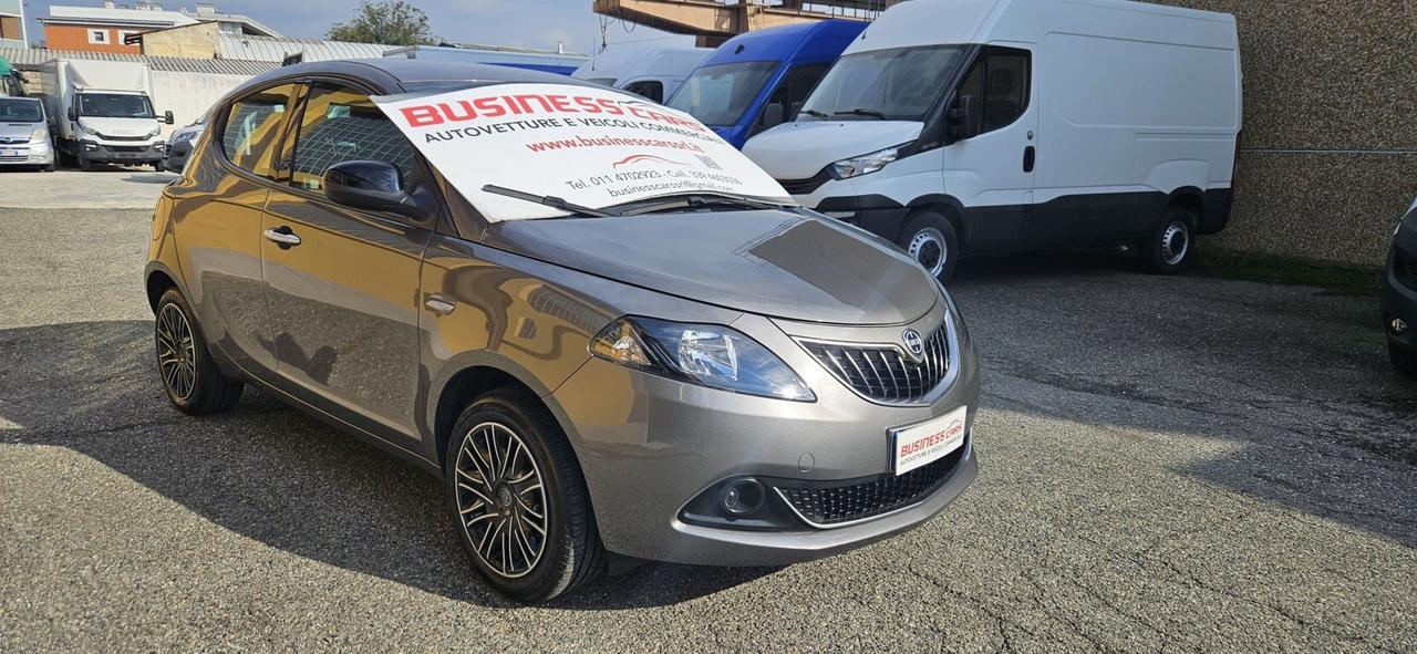 Lancia Ypsilon 1.0 FireFly 5 porte S&S Hybrid Ecochic Silver