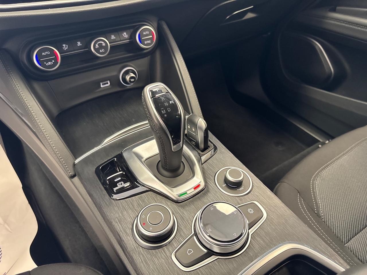 Alfa Romeo Stelvio 2.2 Turbodiesel 160 CV AT8 RWD Super