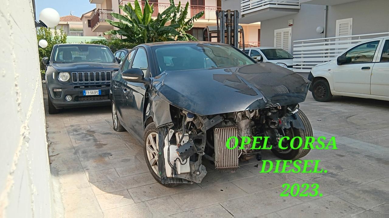 Opel Corsa incidentata sinistrata mondialcars 023