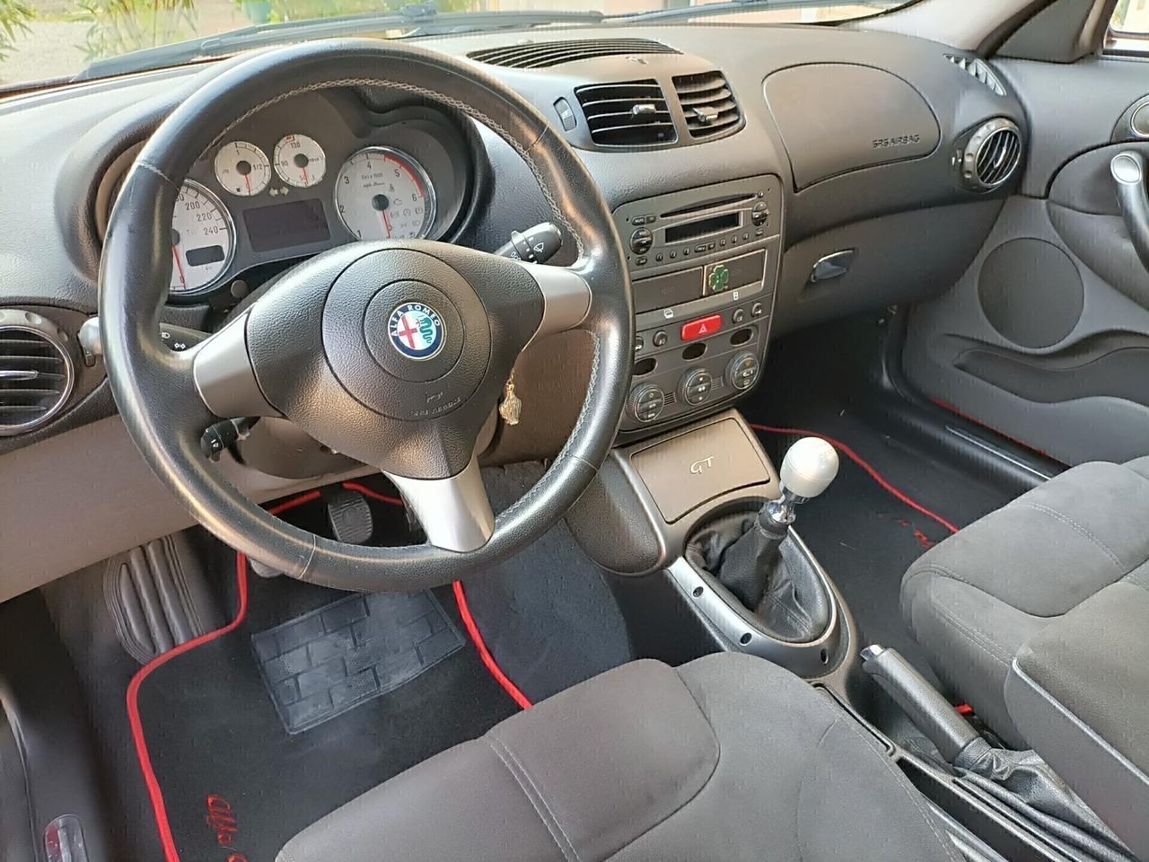 Alfa Romeo GT 1.9 JTDM 16V Distinctive