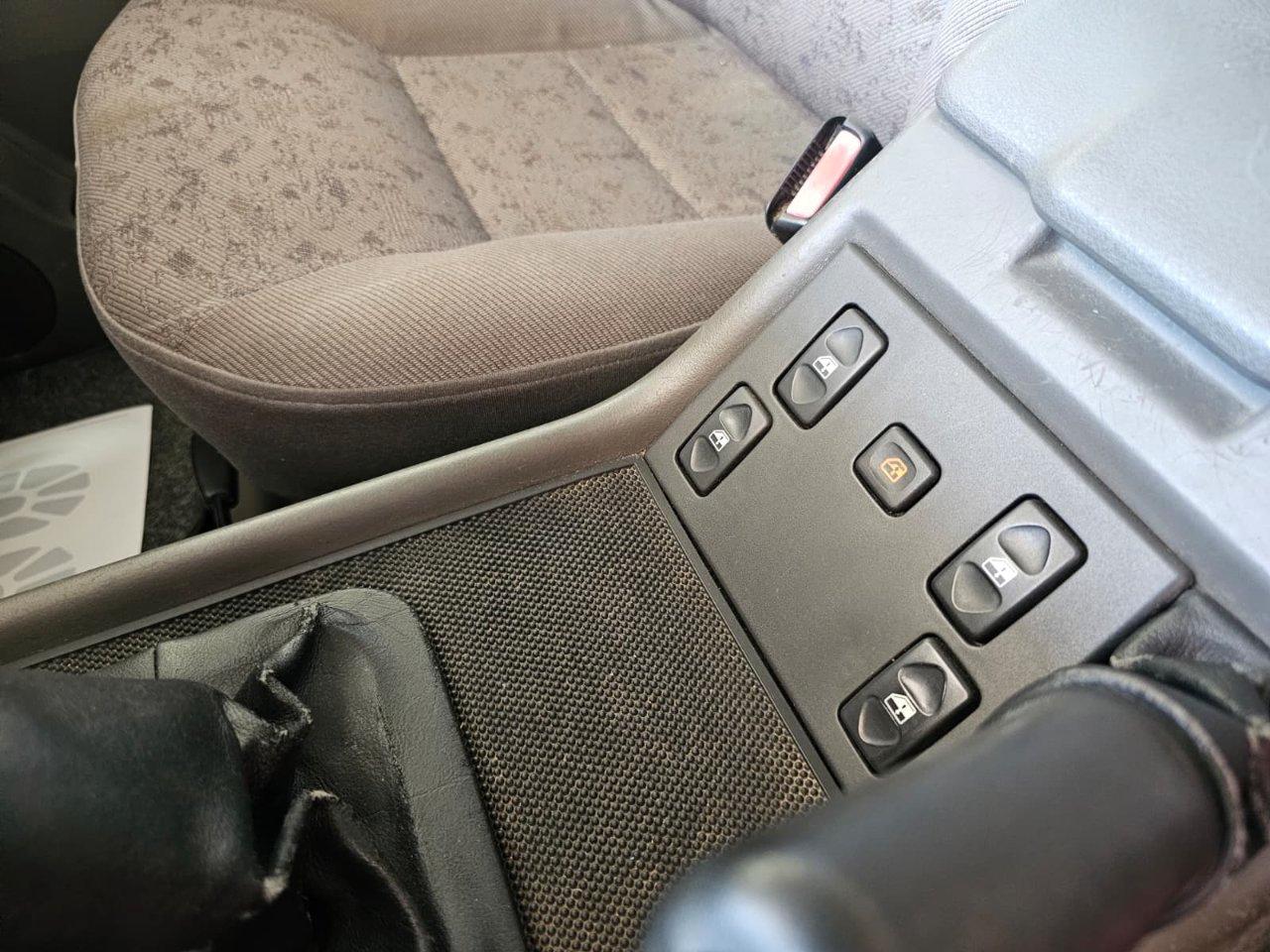 Land Rover Discovery 5 Porte Discovery 5p 2.5 td5 Luxury