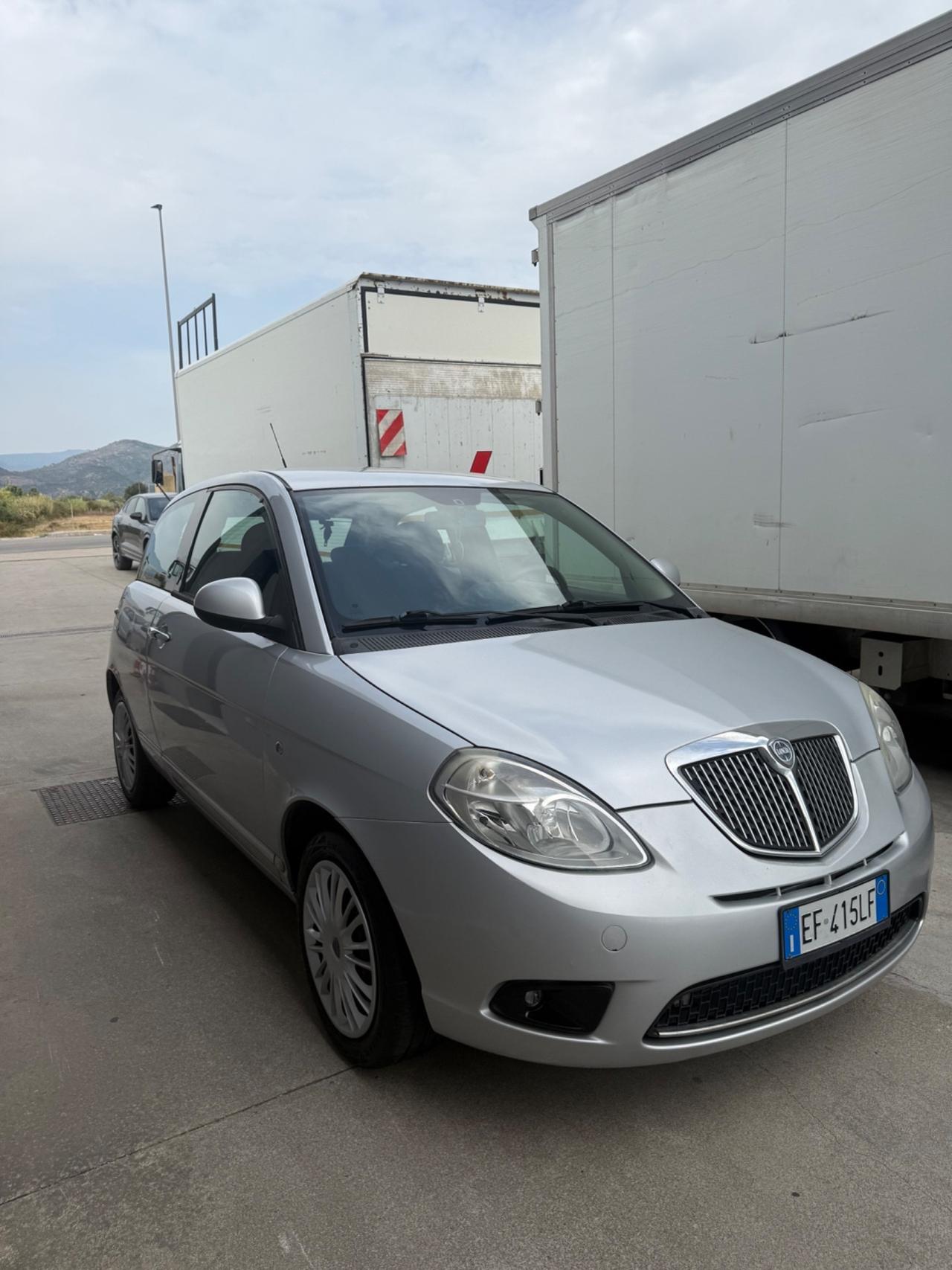 Lancia Ypsilon 1.2 69 CV 5 porte S&S Silver
