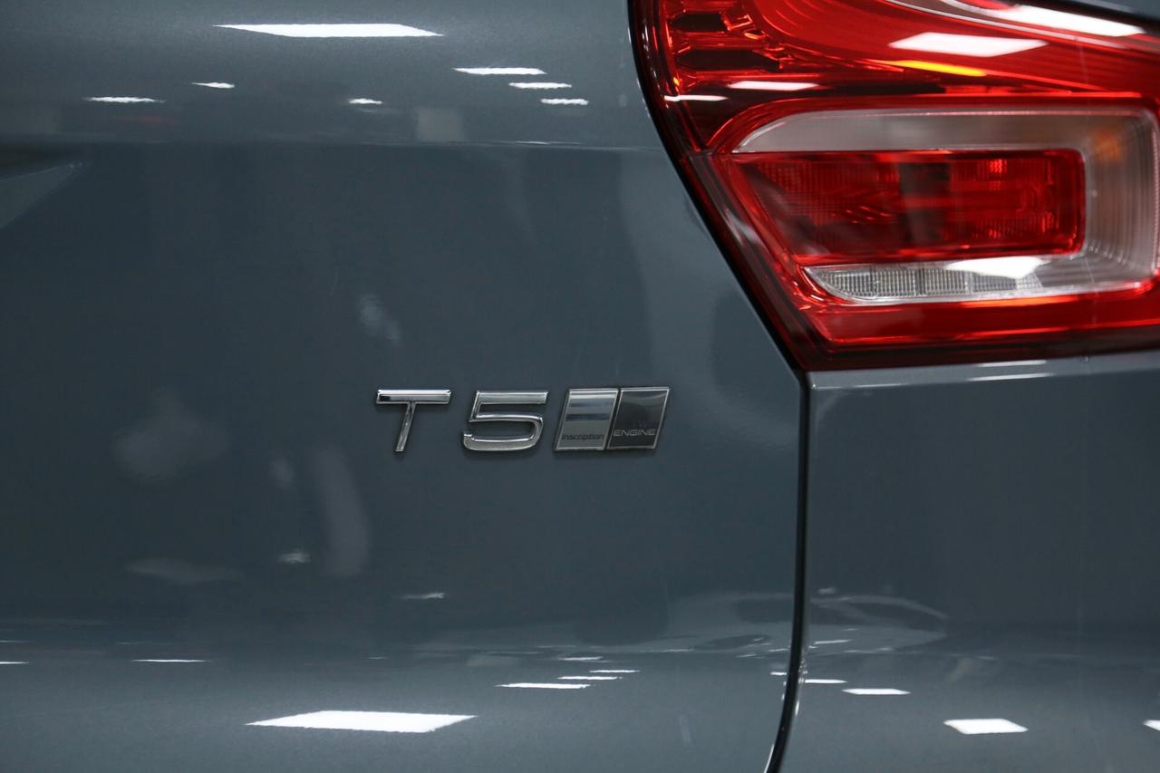 Volvo XC40 T5 Recharge Plug-in Hybrid Inscription auto