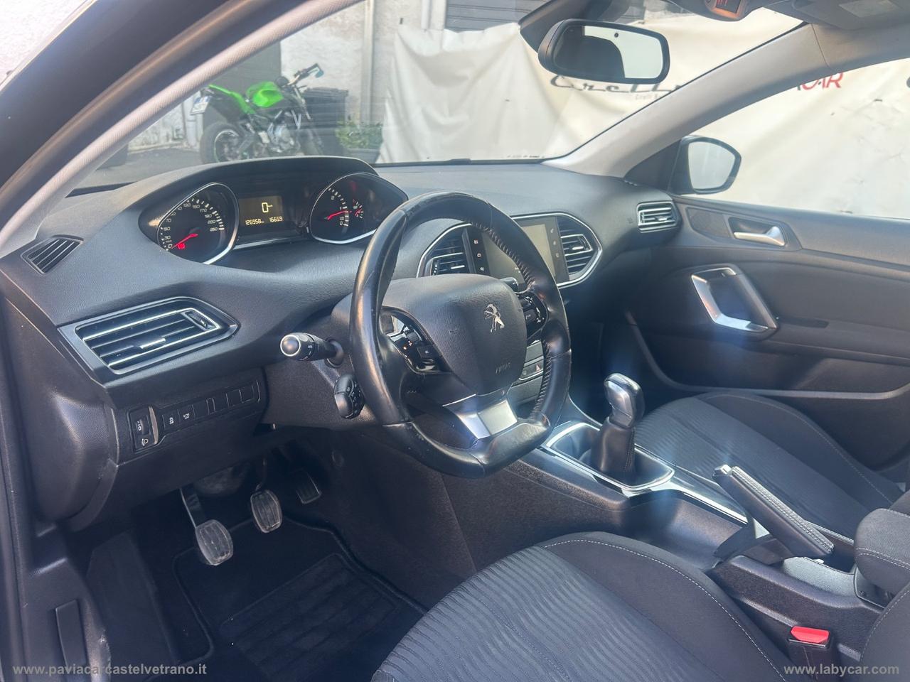 PEUGEOT 308 1.6 HDi 110 CV 5p. Féline